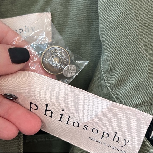 ⭐️ NWT Philosophy Olive Army Green Embroidered Butterfly Cropped Patch Jacket XS - Picture 8 of 15